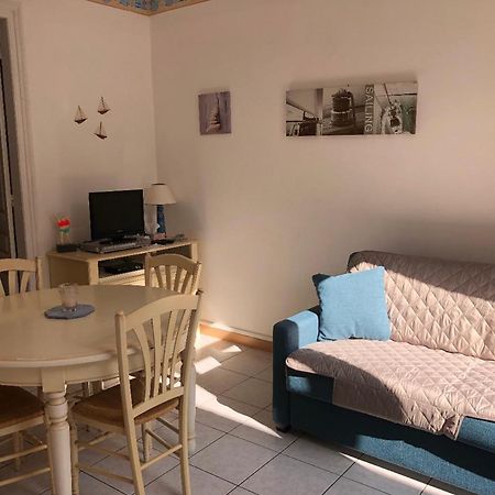 Appartement Avec Cour A 50M De La Plage Мер-ле-Бен Экстерьер фото