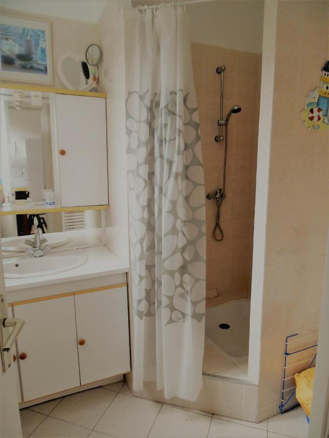 Appartement Avec Cour A 50M De La Plage Мер-ле-Бен Экстерьер фото