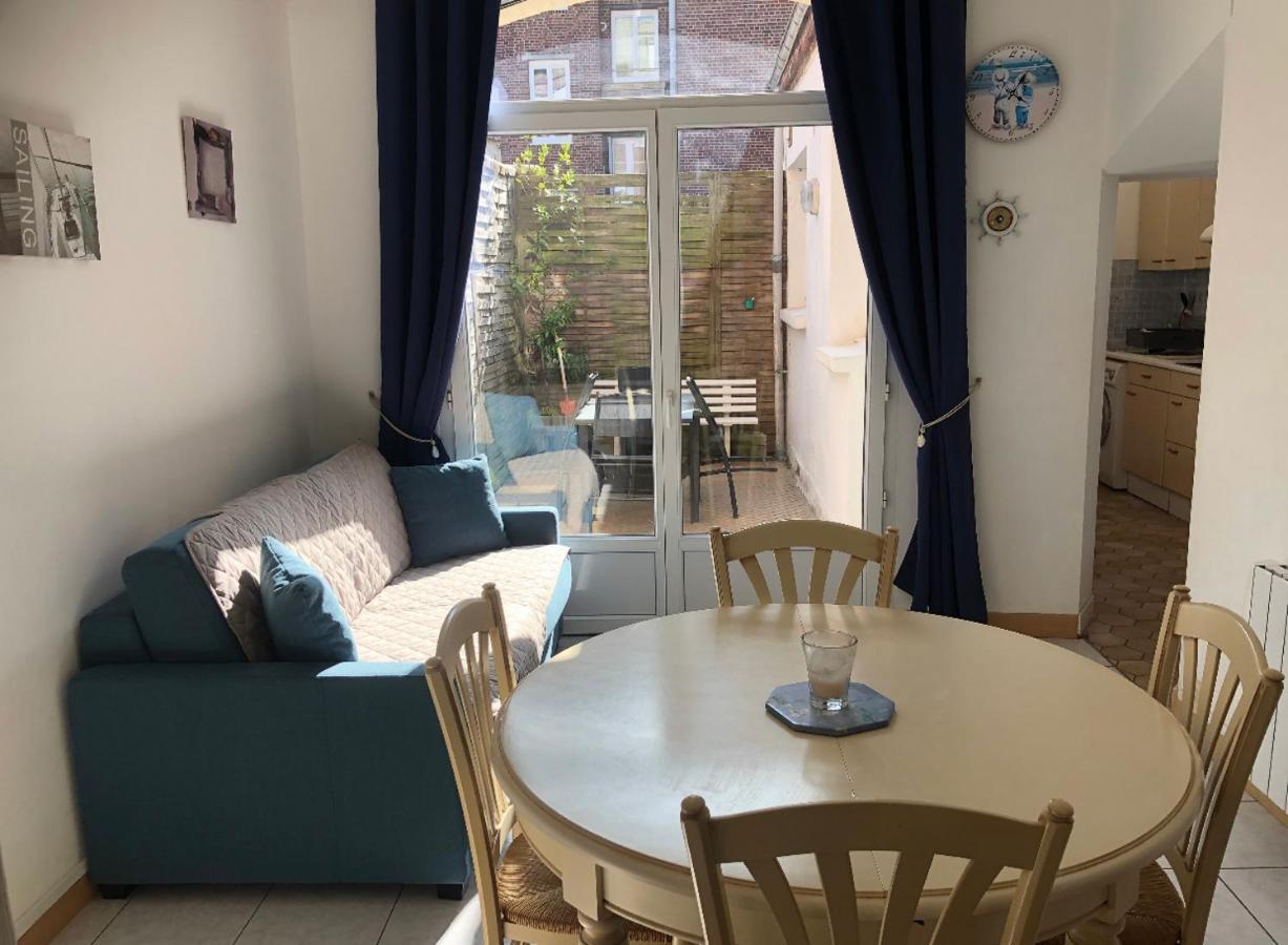 Appartement Avec Cour A 50M De La Plage Мер-ле-Бен Экстерьер фото
